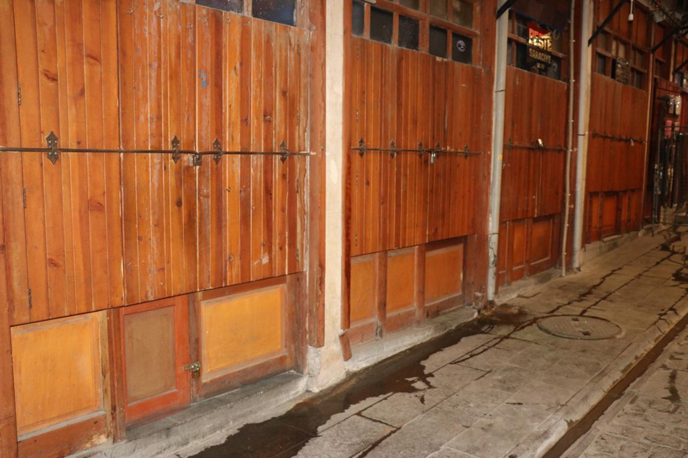 Asırlardır çekiç seslerinin susmadığı Bakırcılar Çarşısı sessizliğe büründü
